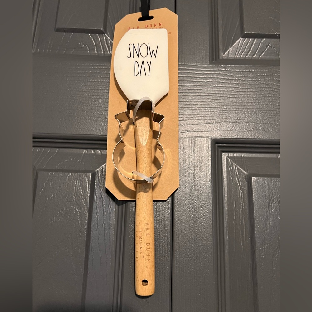 Rae Dunn “SNOW DAY” Spatula + Cookie Cutter Set
